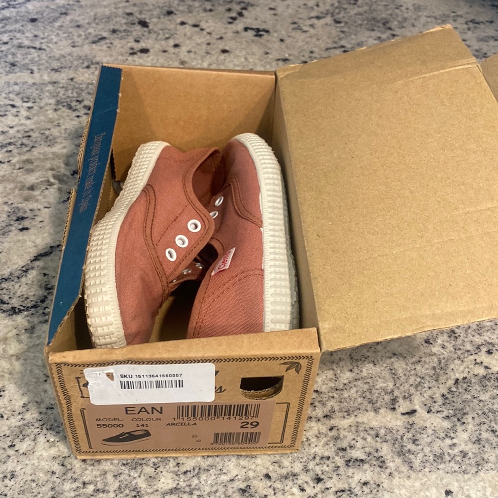 Cienta canvas slip on shoe